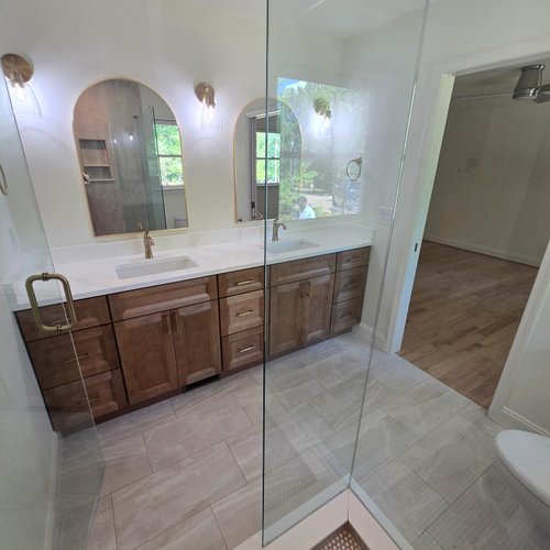 Stylish bathroom design by Bridgeport Carpets