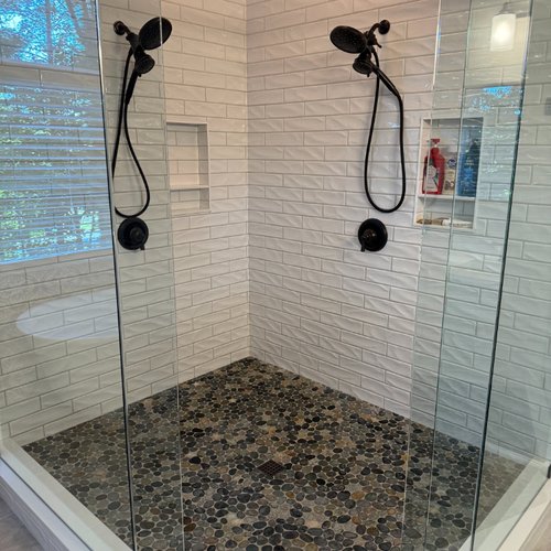 Shower with pebble flooring