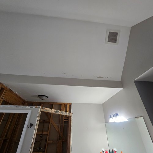 Ceiling details in a bathroom