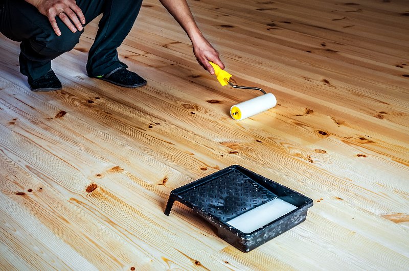 Varnishing floor